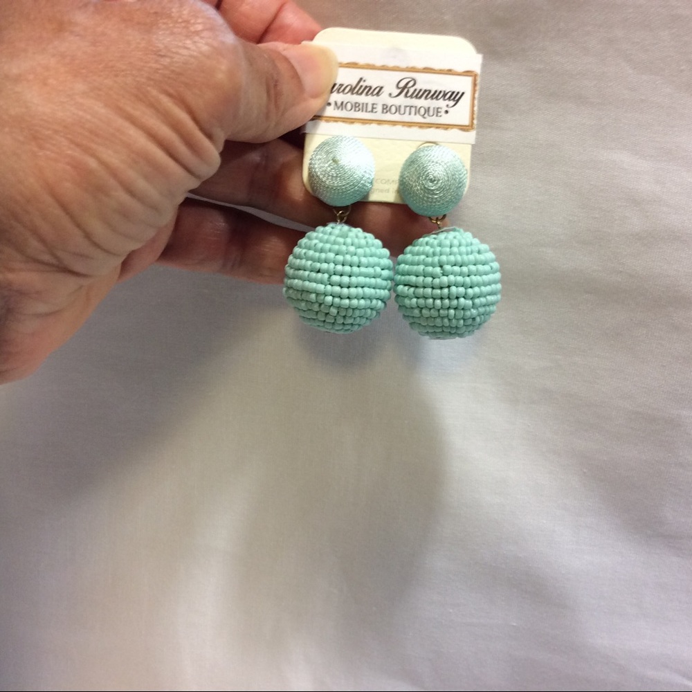 🚫SOLD🚫NWT FASHION BEYOND TURQUOISE POST EARRINGS - Picture 2 of 6
